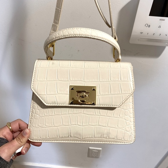 JW PEI Handbags - JW PEI crossbody purse